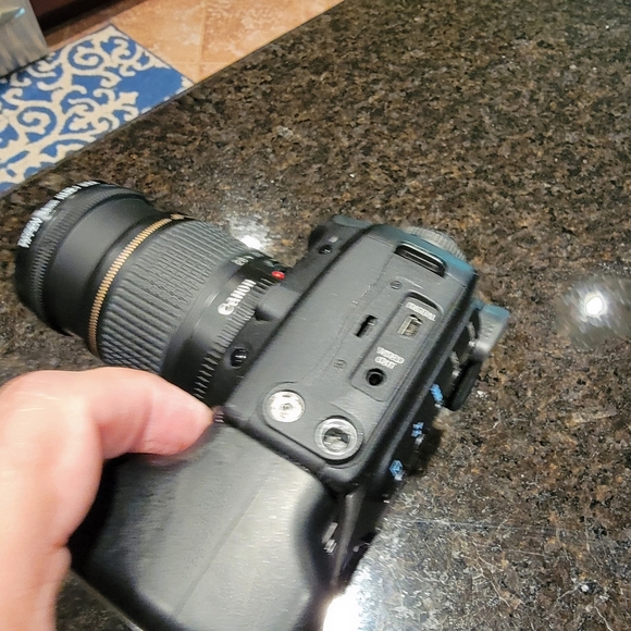 CANON EOS 10D Digital & Canon 28-80mm Lens, Complete - Picture 12 of 17